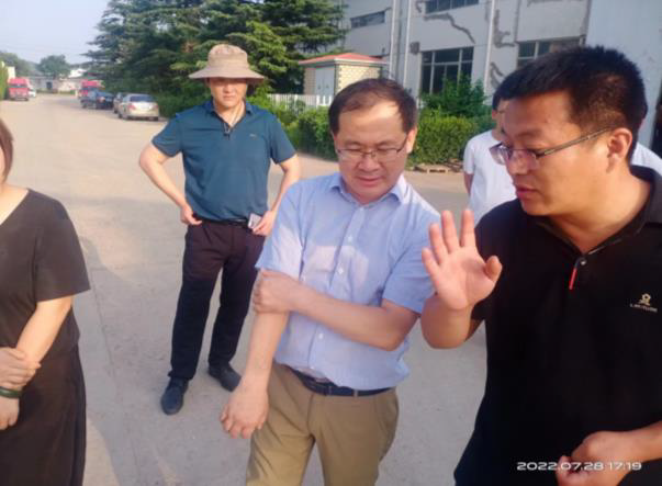 工作快訊55期 體系崗位科學家在威海涉果企業(yè)考察調研并指導工作.bmp
